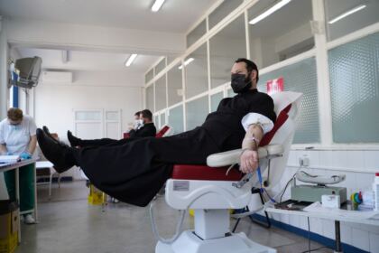 În Arhiepiscopia Dunării de Jos continuă campanie de donare de sânge – fotografia 9