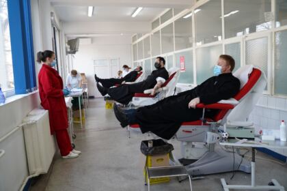 În Arhiepiscopia Dunării de Jos continuă campanie de donare de sânge – fotografia 11