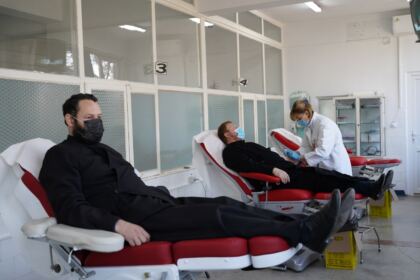 În Arhiepiscopia Dunării de Jos continuă campanie de donare de sânge – fotografia 12