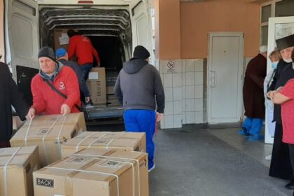 Două parohii brăilene au oferit daruri Spitalului de Obstetrică şi Ginecologie din Brăila – fotografia 12