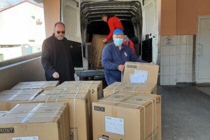 Două parohii brăilene au oferit daruri Spitalului de Obstetrică şi Ginecologie din Brăila – fotografia 13