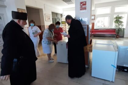 Două parohii brăilene au oferit daruri Spitalului de Obstetrică şi Ginecologie din Brăila – fotografia 16