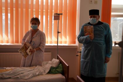 Două parohii brăilene au oferit daruri Spitalului de Obstetrică şi Ginecologie din Brăila – fotografia 17