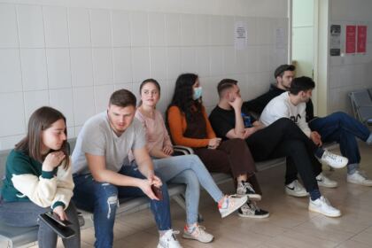O nouă acţiune de donare de sânge a preoţilor şi tinerilor tecuceni – fotografia 7