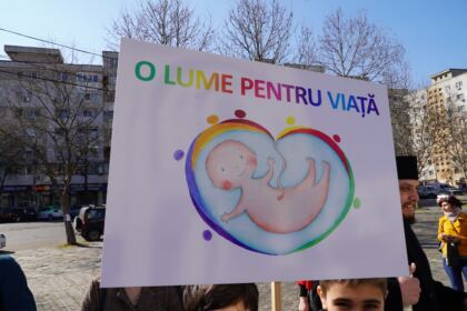 „Marşul pentru viaţă“ în Arhiepiscopia Dunării de Jos – fotografia 2