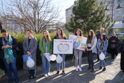 „Marşul pentru viaţă“ în Arhiepiscopia Dunării de Jos – fotografia 10