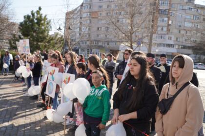 „Marşul pentru viaţă“ în Arhiepiscopia Dunării de Jos – fotografia 12