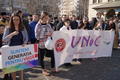 „Marşul pentru viaţă“ în Arhiepiscopia Dunării de Jos – fotografia 13