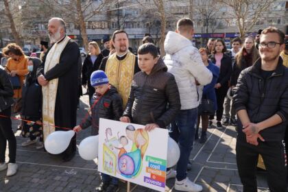 „Marşul pentru viaţă“ în Arhiepiscopia Dunării de Jos – fotografia 14