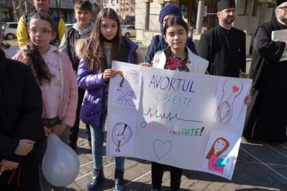 „Marşul pentru viaţă“ în Arhiepiscopia Dunării de Jos – fotografia 15