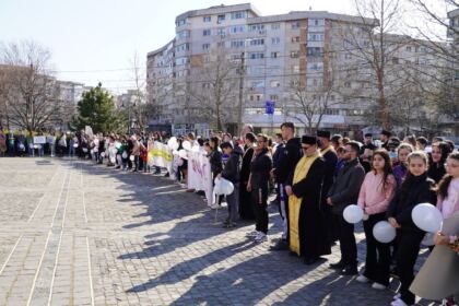 „Marşul pentru viaţă“ în Arhiepiscopia Dunării de Jos – fotografia 16