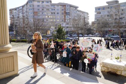 „Marşul pentru viaţă“ în Arhiepiscopia Dunării de Jos – fotografia 21
