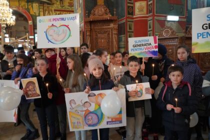 „Marşul pentru viaţă“ în Arhiepiscopia Dunării de Jos – fotografia 34