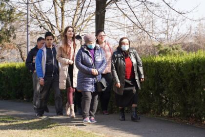 „Marşul pentru viaţă“ în Arhiepiscopia Dunării de Jos – fotografia 5