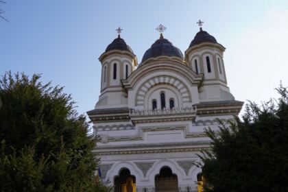 Rugăciune şi filantropie în Duminica Sfintei Cruci la Galaţi – fotografia 1