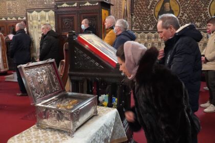 Rugăciune şi filantropie în Duminica Sfintei Cruci la Galaţi – fotografia 5