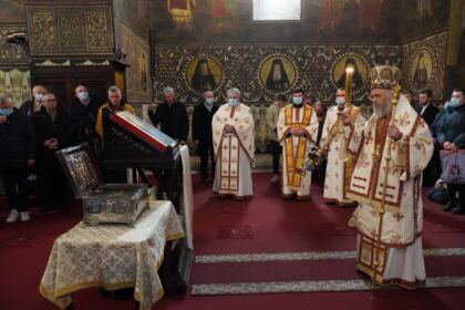 Rugăciune şi filantropie în Duminica Sfintei Cruci la Galaţi – fotografia 11