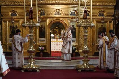 Rugăciune şi filantropie în Duminica Sfintei Cruci la Galaţi – fotografia 14
