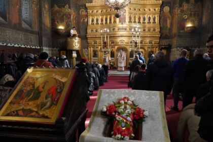 Rugăciune şi filantropie în Duminica Sfintei Cruci la Galaţi – fotografia 23