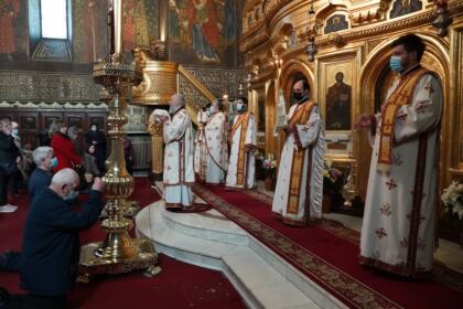 Rugăciune şi filantropie în Duminica Sfintei Cruci la Galaţi – fotografia 25