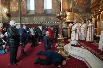 Rugăciune şi filantropie în Duminica Sfintei Cruci la Galaţi – fotografia 26
