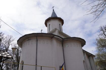 Rugăciune şi filantropie în Duminica Sfintei Cruci la Galaţi – fotografia 3