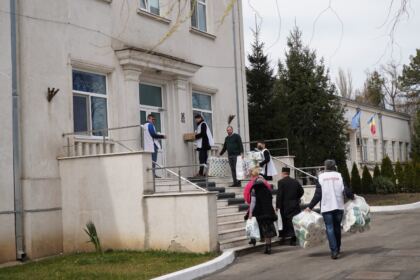 Rugăciune şi filantropie în Duminica Sfintei Cruci la Galaţi – fotografia 9