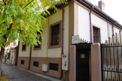 Ajutoare pentru tinerii orfani şi copiii nevoiaşi prin Centrul social „Sfântul Vasile cel Mare“ din Brăila – fotografia 1