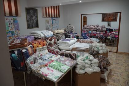 Ajutoare pentru tinerii orfani şi copiii nevoiaşi prin Centrul social „Sfântul Vasile cel Mare“ din Brăila – fotografia 3