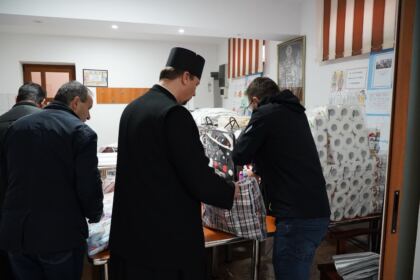 Ajutoare pentru tinerii orfani şi copiii nevoiaşi prin Centrul social „Sfântul Vasile cel Mare“ din Brăila – fotografia 17