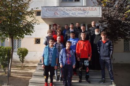Ajutoare pentru tinerii orfani şi copiii nevoiaşi prin Centrul social „Sfântul Vasile cel Mare“ din Brăila – fotografia 38