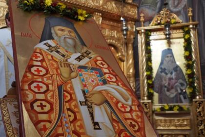Sfântul Ierarh Nectarie i-a binecuvântat pe elevii seminarişti şi pe bolnavii din Spitalul Judeţean „Sf. Ap. Andrei“ din Galaţi – fotografia 14