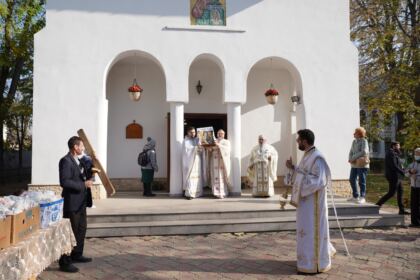 Sfântul Ierarh Nectarie i-a binecuvântat pe elevii seminarişti şi pe bolnavii din Spitalul Judeţean „Sf. Ap. Andrei“ din Galaţi – fotografia 22