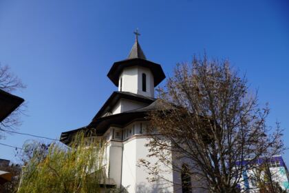 Sfântul Ierarh Nectarie i-a binecuvântat pe elevii seminarişti şi pe bolnavii din Spitalul Judeţean „Sf. Ap. Andrei“ din Galaţi – fotografia 25