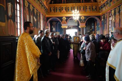 Sfântul Ierarh Nectarie i-a binecuvântat pe elevii seminarişti şi pe bolnavii din Spitalul Judeţean „Sf. Ap. Andrei“ din Galaţi – fotografia 27