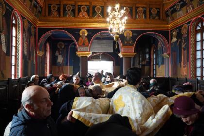 Sfântul Ierarh Nectarie i-a binecuvântat pe elevii seminarişti şi pe bolnavii din Spitalul Judeţean „Sf. Ap. Andrei“ din Galaţi – fotografia 39