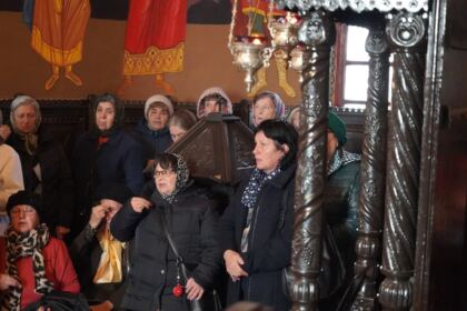 Sfântul Ierarh Nectarie i-a binecuvântat pe elevii seminarişti şi pe bolnavii din Spitalul Judeţean „Sf. Ap. Andrei“ din Galaţi – fotografia 44