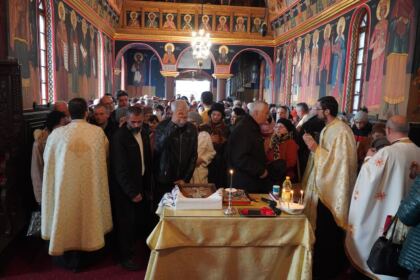 Sfântul Ierarh Nectarie i-a binecuvântat pe elevii seminarişti şi pe bolnavii din Spitalul Judeţean „Sf. Ap. Andrei“ din Galaţi – fotografia 45