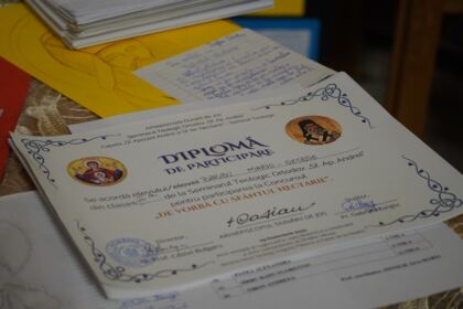 Diplome şi daruri oferite elevilor seminarişti – fotografia 3