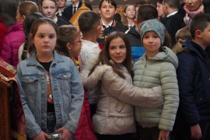 Diplome şi daruri oferite elevilor seminarişti – fotografia 8