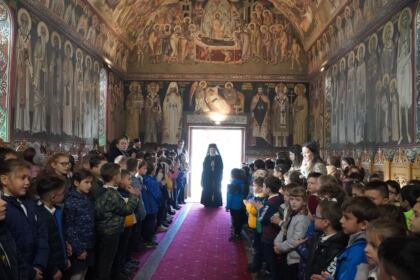 Diplome şi daruri oferite elevilor seminarişti – fotografia 14