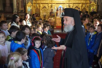 Diplome şi daruri oferite elevilor seminarişti – fotografia 15
