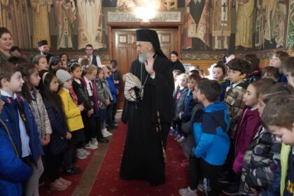 Diplome şi daruri oferite elevilor seminarişti – fotografia 23
