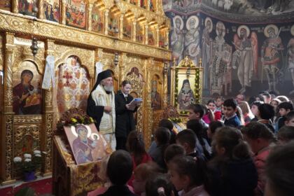 Diplome şi daruri oferite elevilor seminarişti – fotografia 30