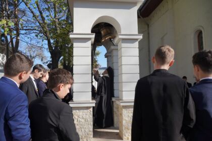 Diplome şi daruri oferite elevilor seminarişti – fotografia 53