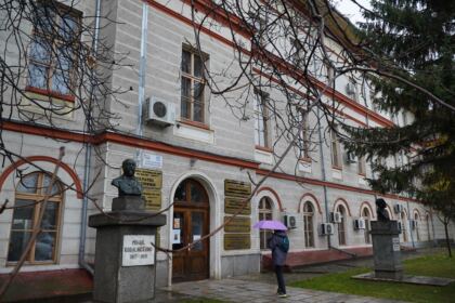 Sesiune de comunicări ştiinţifice la Galaţi – fotografia 1