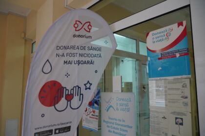Elevi seminarişti, preoţi şi credincioşi gălăţeni au donat sânge pentru semenii bolnavi – fotografia 3