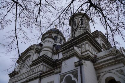 La Galaţi continuă în aceste zile pelerinajul la sfintele moaşte – fotografia 3