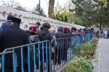 La Galaţi continuă în aceste zile pelerinajul la sfintele moaşte – fotografia 4