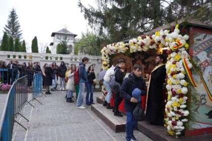 La Galaţi continuă în aceste zile pelerinajul la sfintele moaşte – fotografia 6